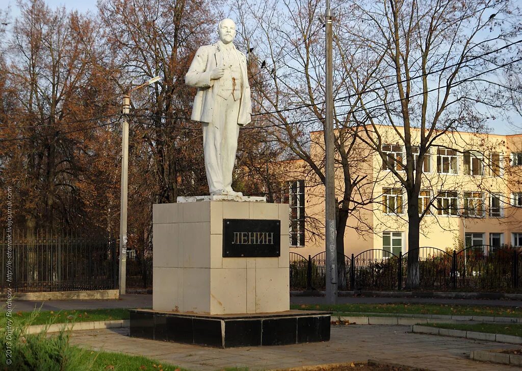 Сайт клина московской. Памятники в городе Клин Московской области. Город Клин памятники Ленину. Город Клин достопримечательности. Клин город Московская область достопримечательности.