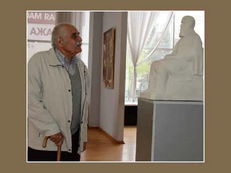Авакян скульптор. Скульптор авакян челябинск. вардкес авакян челябинск. юбилей курчатова.