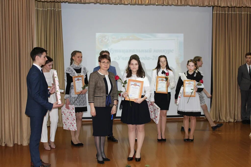 Плакат ученик года. Школьный конкурс ученик года 2021 картинки. Как проходит ученик года. Творческий номер для конкурса ученик года. Ученик года официальный сайт.