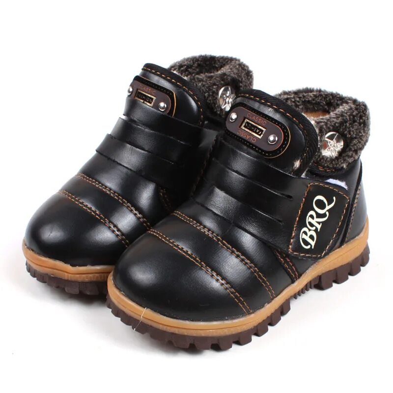 зимние ботинки для малыша. обувь для маленьких детей. зимние ботиночки для новорожденных. угги для малышей. детская обувь.