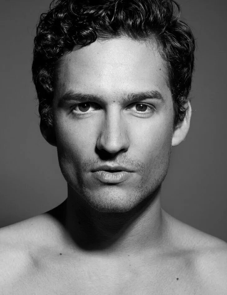 Бен элдридж царство. Бен элдридж. Ben aldridge. Бен гюренс актер наследие. Бен гюренс наследие.