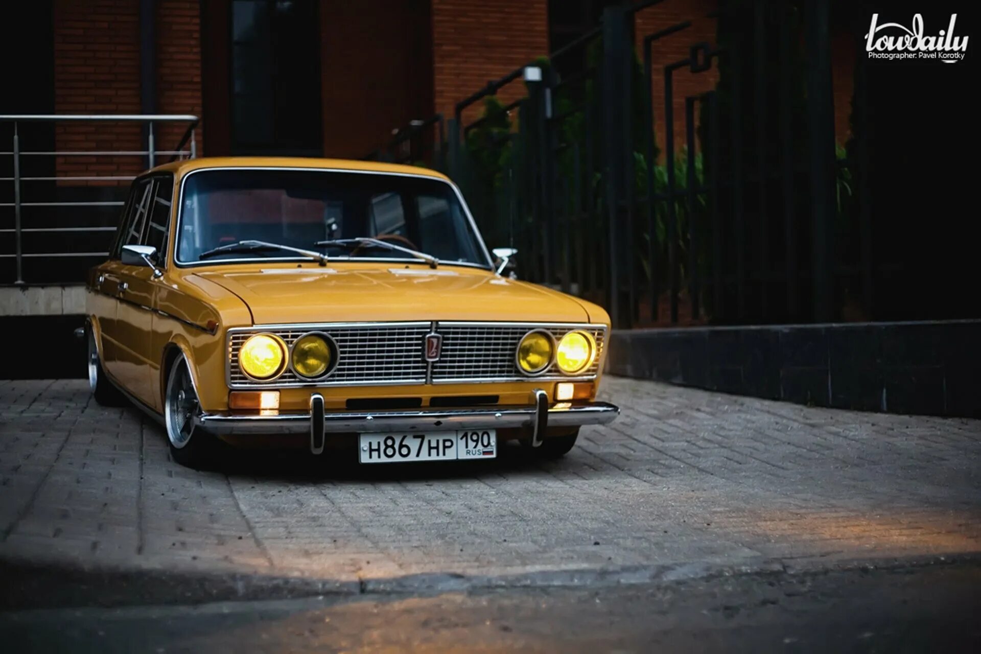 Автомобили классика ваз. ВАЗ 2103 стенс. ВАЗ 2103 Золотая. ВАЗ 2103 Low Classic. ВАЗ 2103 stance.