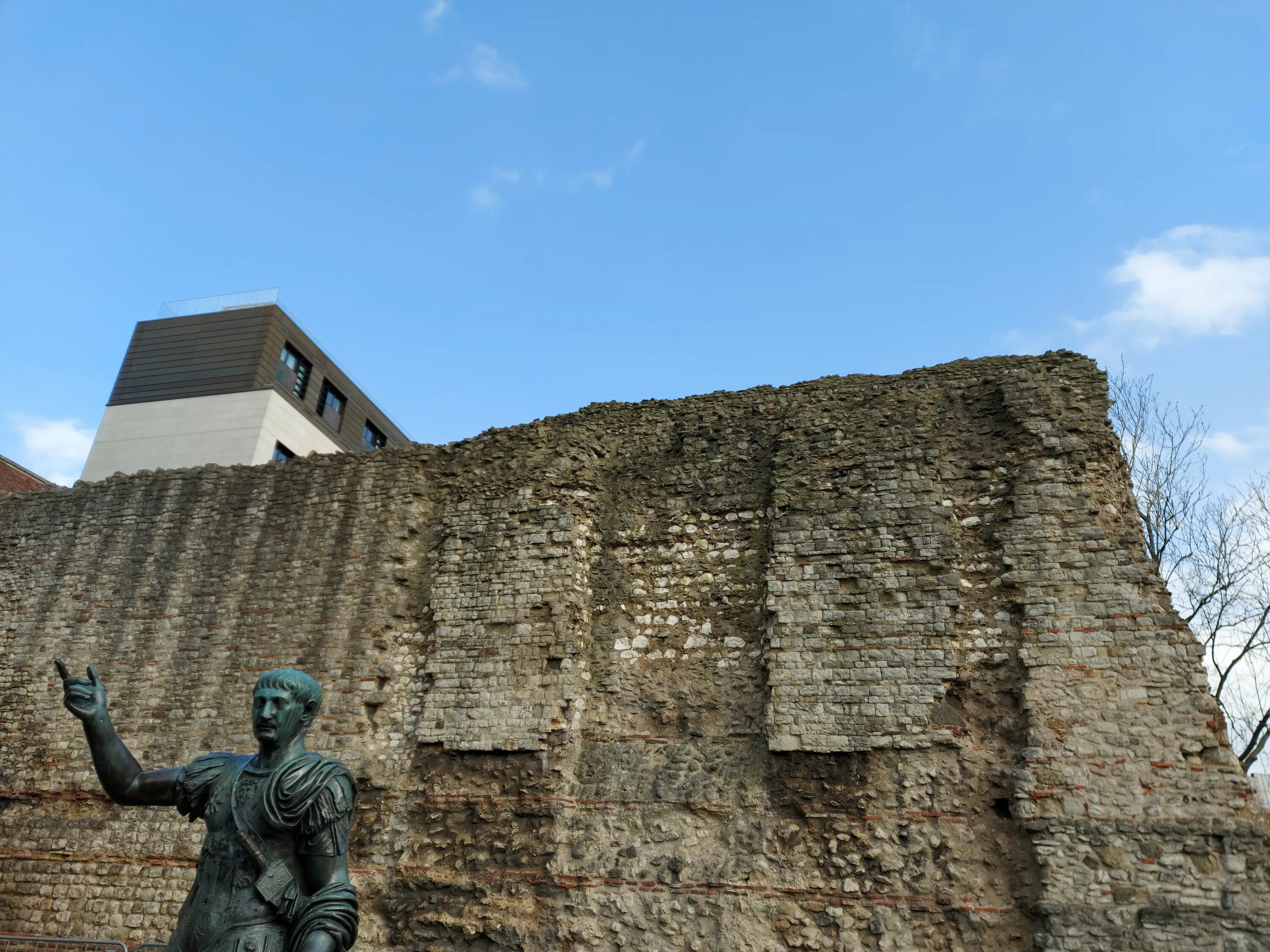 Лондонская стена. Римская стена в Лондоне. Лондон стена римляне. The Museum of London Roman Wall.