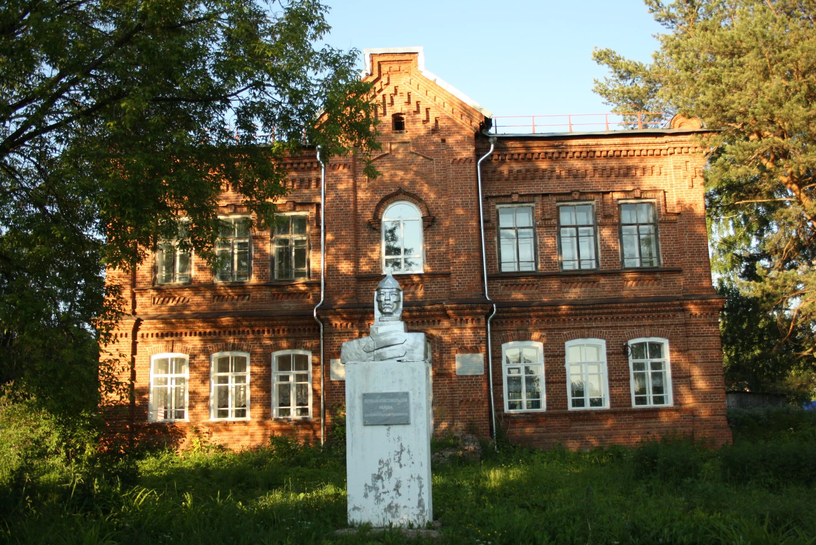 Погода в юрле пермский на неделю. Юрла Пермский край. Село Юрла Пермский край. Архитектурные памятники Юрла Пермский край. Достопримечательности Юрла Пермский край.