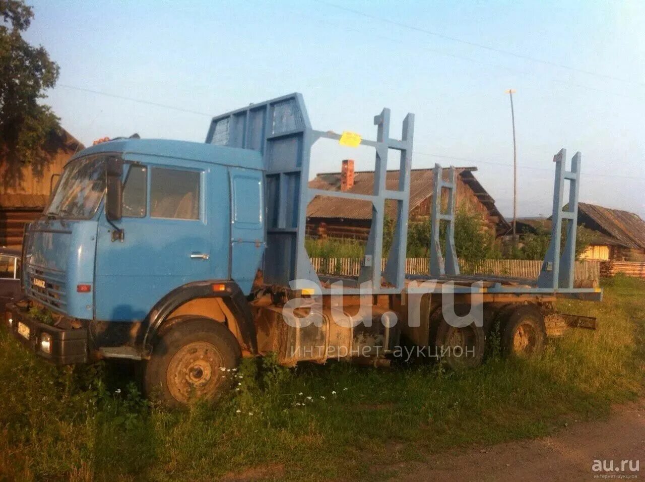 Лесовозы в красноярском крае. КАМАЗ 53212 лесовоз. Площадка лесовоз на КАМАЗ. КАМАЗ полуприцеп лесовоз. КАМАЗ 5320 С лесом.