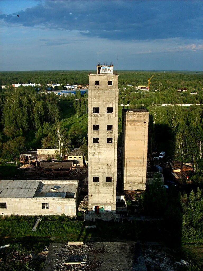 Арзамасский пивзавод. Заброшенный элеватор арзамасский хлеб. Заброшки арзамаса. Школа 3 арзамас внутри. Заброшенные здания арзамаса.