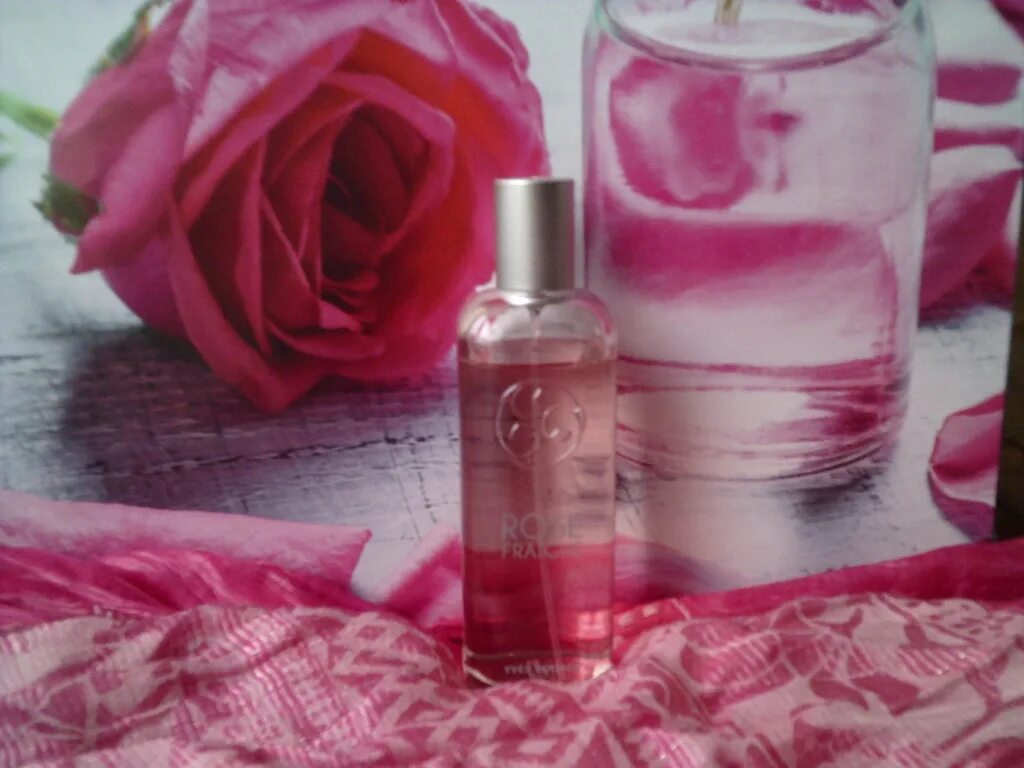 Роше розовая. Ив роше вишня туалетная вода. yves rocher туалетная вода rose.