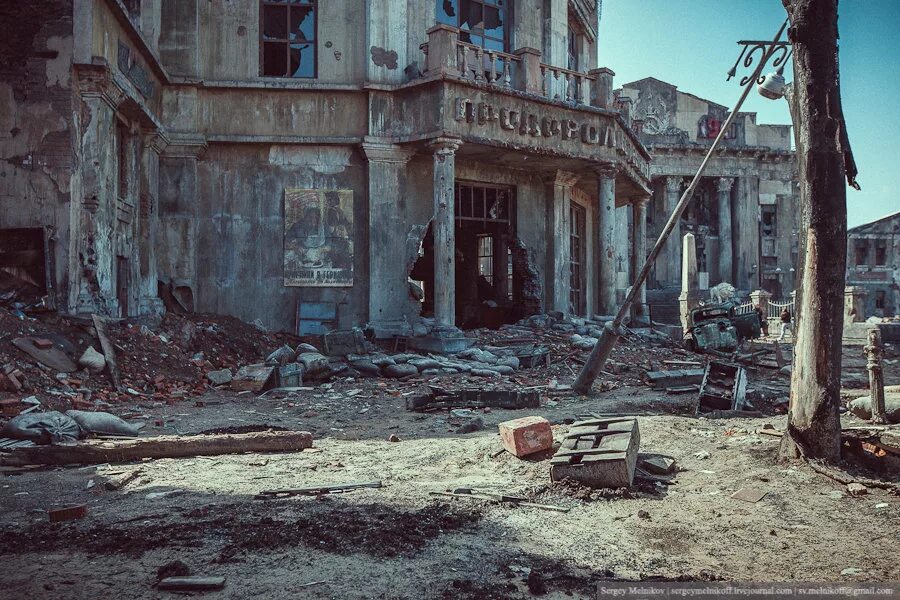 Город разрушен город не нужен ремикс. Развалины города Сталинграда. Разрушенный квартал Волгограда. Город после войны. Разрушенная улица.