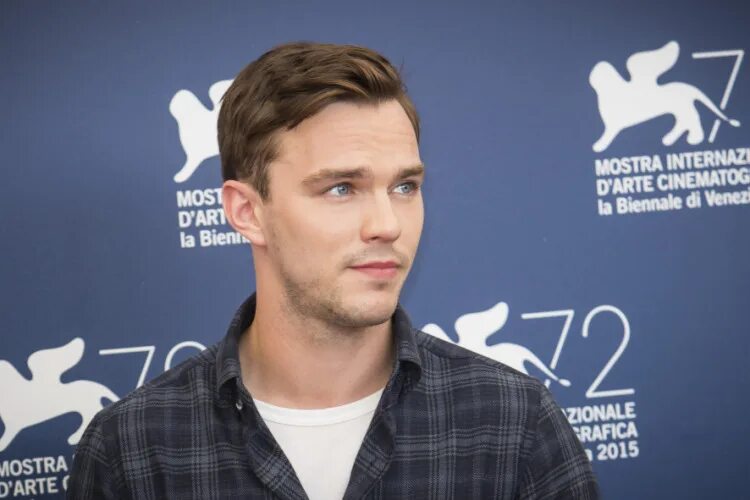 Николас Холт. Николас Холт 2023. Николас Холт и Кристен Стюарт. Nicholas Hoult 2023. Press call