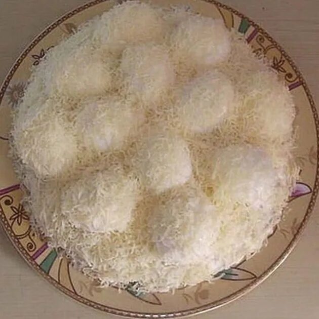 Снежные сугробы с курицей и грибами. Салат сугробы. салат снежные сугробы. салат снежки. салат сугроб на новый год.