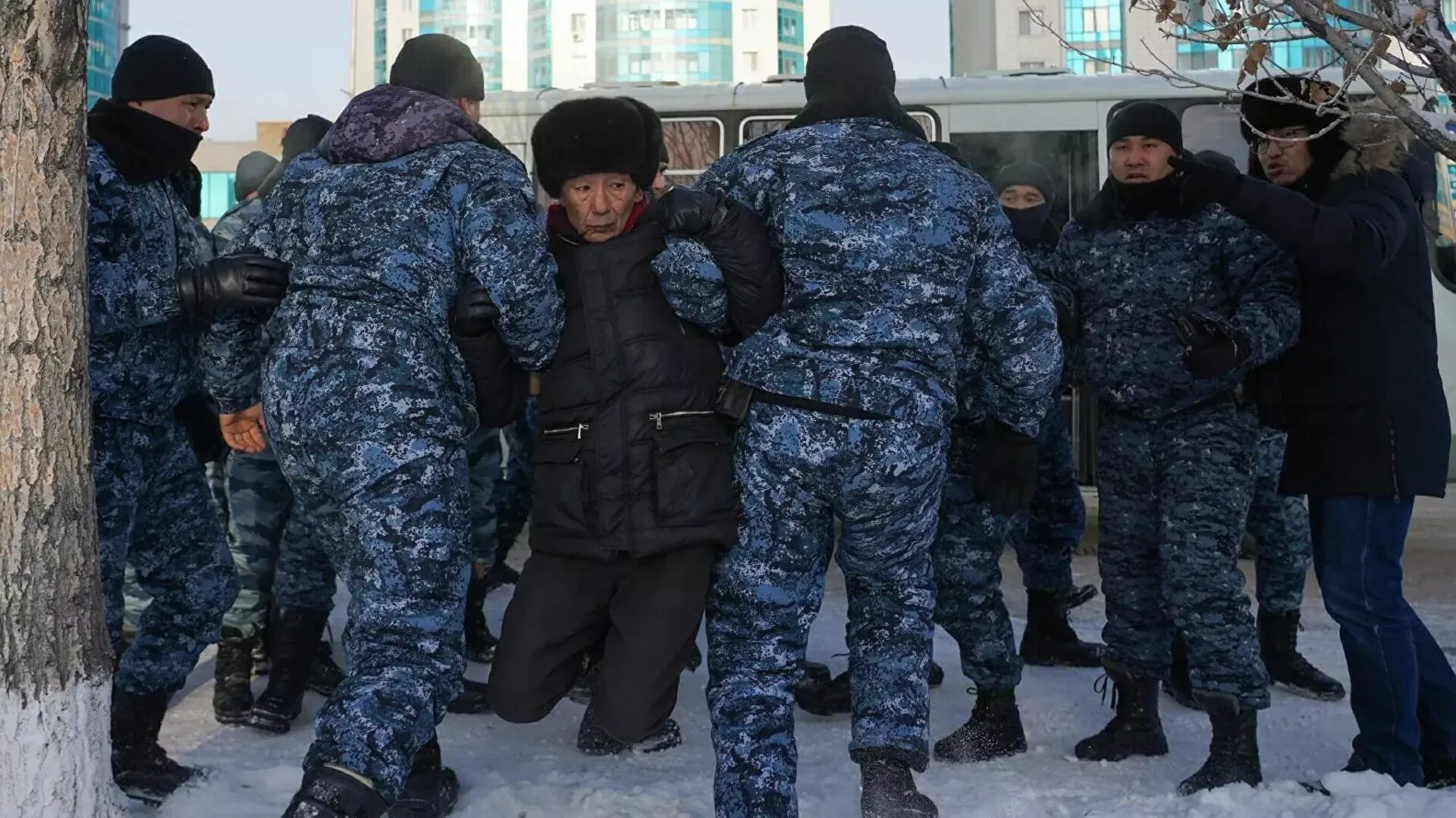 Новости часа в казахстане сегодня. Задержания в Казахстане. Казахстан протесты задержания. Задержания на митинге в Казахстане 2022. Силовики Казахстана.