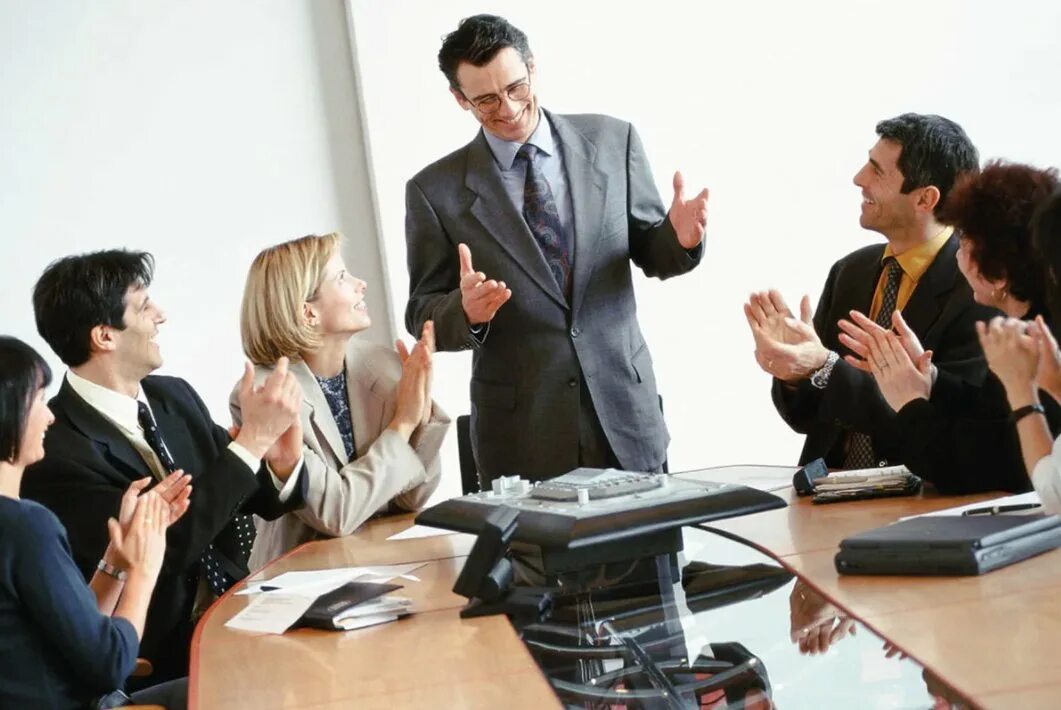 Либеральный (попустительский) стиль. Портрет эффективного лидера. Не руководит. Руководитель с подчиненными. Не руководит.