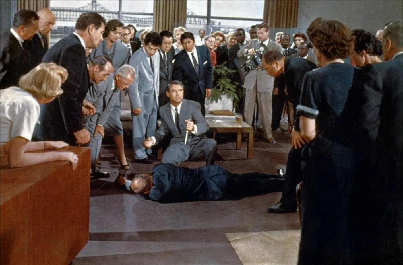 К северу через северо запад. На север через северо-запад north by northwest (1959). альфред хичкок на север через северо запад. фильм хичкок на запад. кэри грант в фильме «на север через северо-запад».