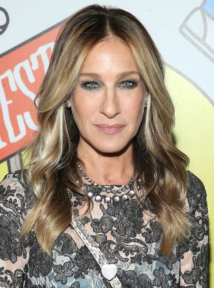 Элизабет хёрли цвет волос. Челки которые молодят. Сара джессика паркер. Цвет волос 30 лет. Цвет волос 30 лет.