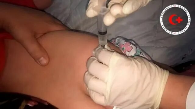 Уколы детям в школе в ягодицу. Укол в ягодицу детям в больнице. Уколы маленьким детям в ягодицу. Уколы детям в школе. Укол в ягодицу детям в больнице.