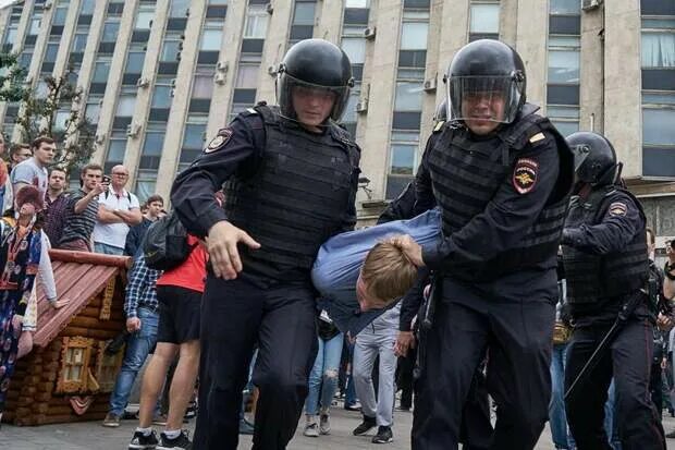 Будет ли мобилизация после выборов март 2025. Задержание на митинге навального. митинги в москве 2025. митинги против мобилизации в москве в 2025 году.