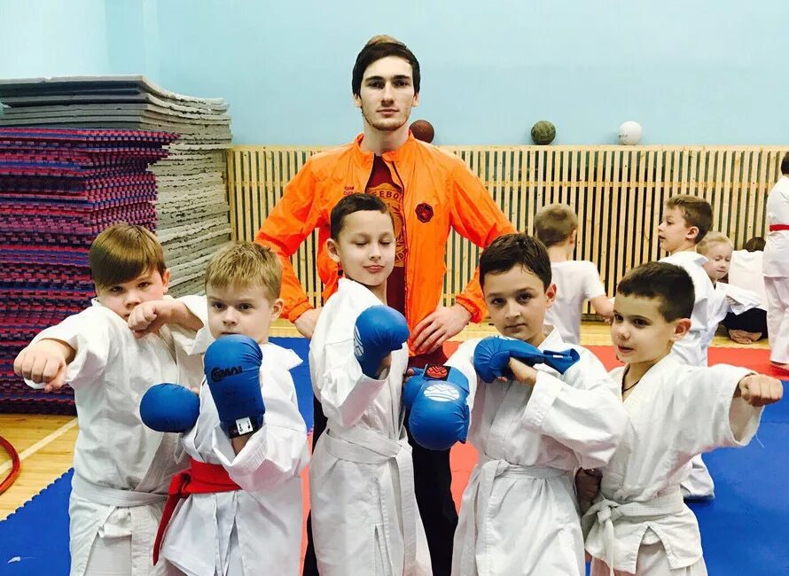 Спортклуб шодан ашихара каратэ. Карате до клуб черный пояс. Шодан тула. Дед мороз каратист. Клуб каратэ айджи.