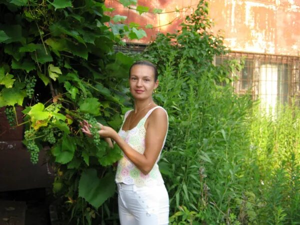Новозыбков брянская область. Дом певзнера новозыбков. Дом купца певзнера в новозыбкове. Книга про новозыбков. Женщины новозыбков.