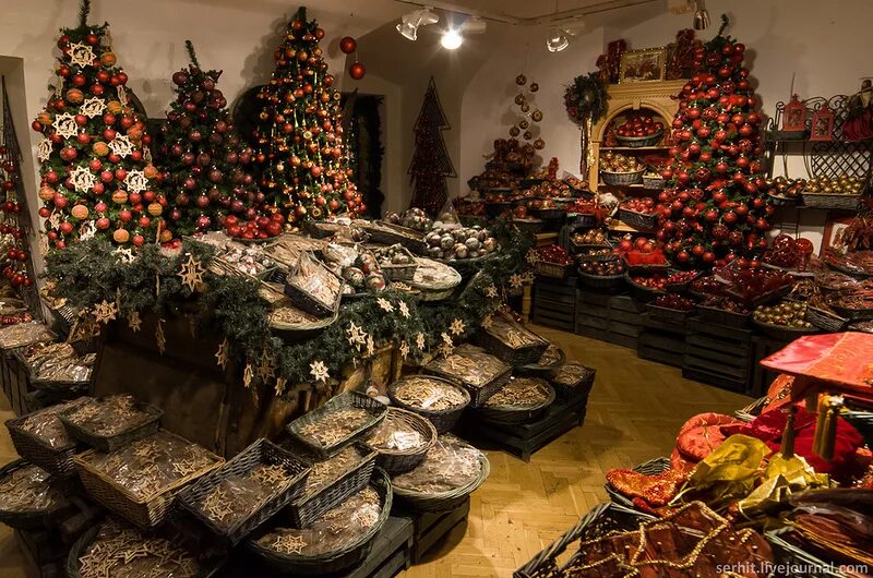 витрины на рождество германия. рождественские магазинчики в париже. украсить магазин к рождеству. работа магазинов в рождество. рождественская ярмарка в италии.