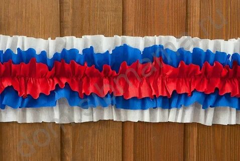 В цветах российского триколора