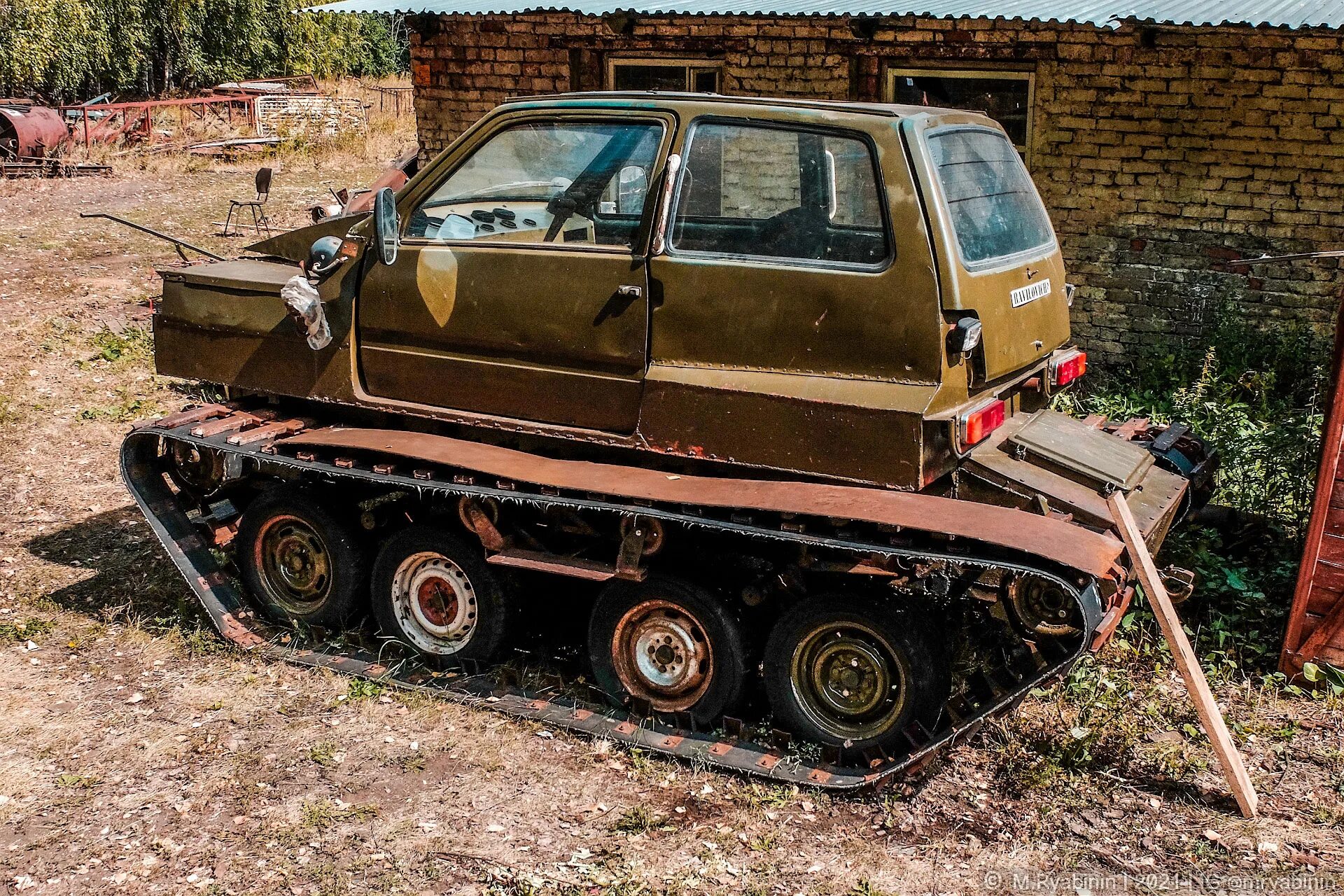 Самодельные вездеходы. Гусеничный вездеход жук. Гусеничный вездеход с двигателем ваз 2101. Болотоход черепаха гусеничный. Вездеходы болотоходы самоделки.