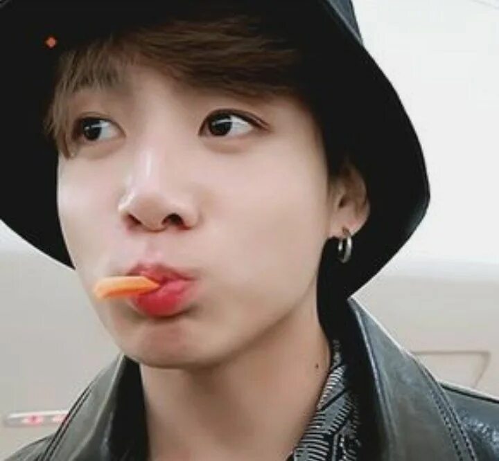 Бтс чонгук 2017. Бтс чону гук. Чонгук бтс. Jungkook creepy pictures bangook. Чон чонгук.