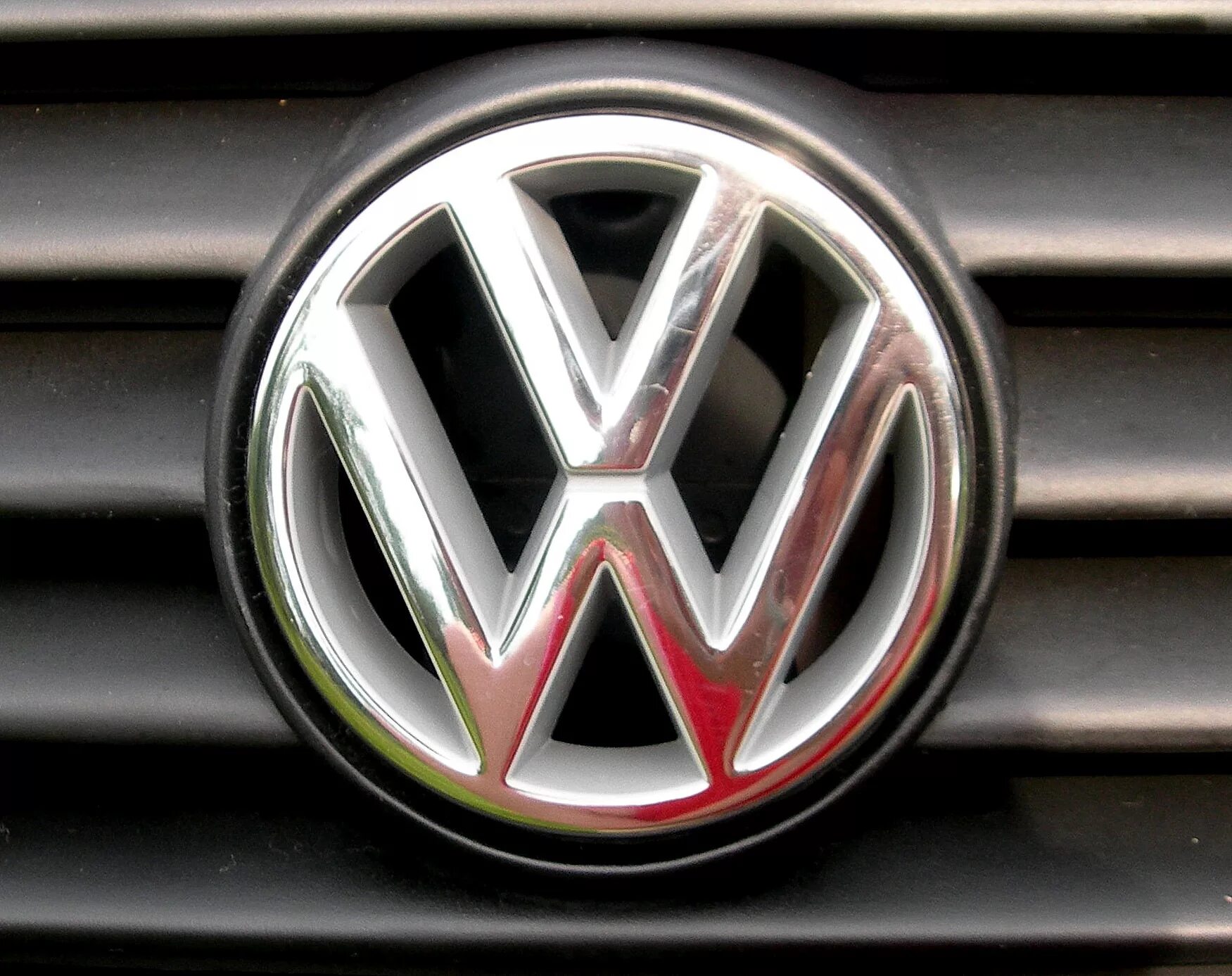 Марка машины volkswagen. Символы автомобильных марок. Машина с буквой w. Логотип volkswagen на автомобиле. Машина с буквой w.
