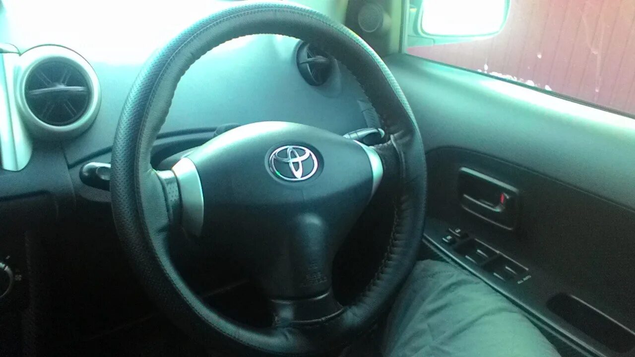Какого цвета руль у toyota ist. Руль тойота ист. Руль toyota ist. Руль toyota ist. Руль ncp61.