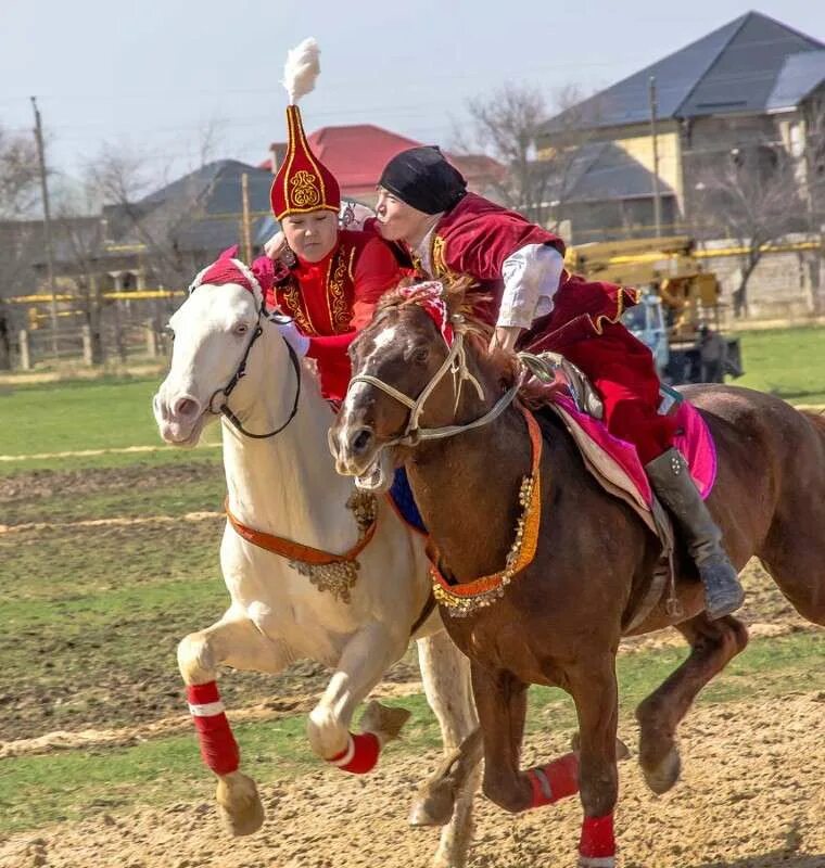 Қыз қуу ойыны. Кыз куумай игра. Кыз куу казахская игра. Казахские национальные игры кыз куу. Национальные конные игры.