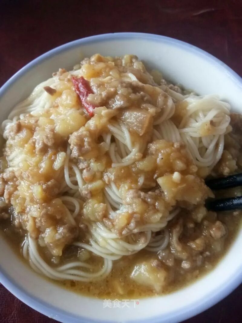 Лапша из картофеля. Картофельная лапша. картофельная лапша китайская. картофельная вермишель. картофельная лапша корейская.