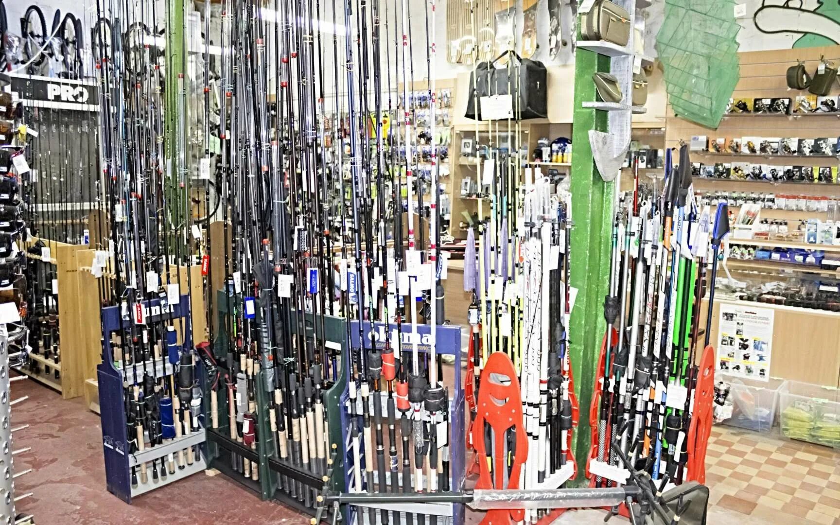 Магазин для рыбалки. Рыбацкий магазин. Рыболовные магазины недалеко. Металлургическая 93а набережные челны. Рыболовный магазин.