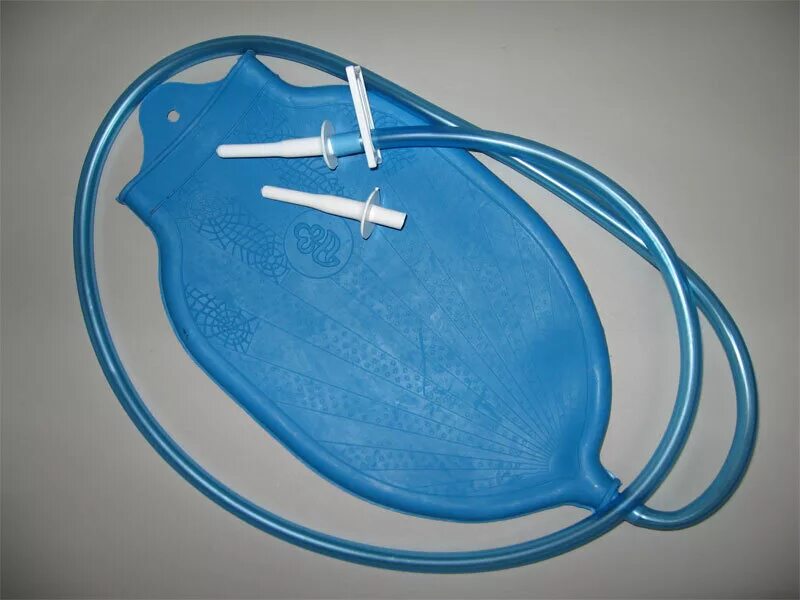 Кружка эсмарха для спринцевания в гинекологии. Для постановки _____________ клизмы применяется кружка эсмарха. Кружка эсмарха с резиновой трубкой 1. Постановка клизмы кружка эсмарха. Очистительная клизма одноразовая.