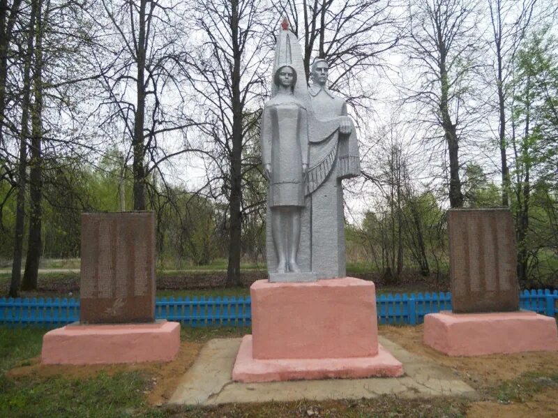 В борьбе с фашистскими захватчиками. Смоленская область Мем. Деревня Приволье Смоленская область. Смоленская область Ракитная мемориал. Деревня Приволье Руднянский район.