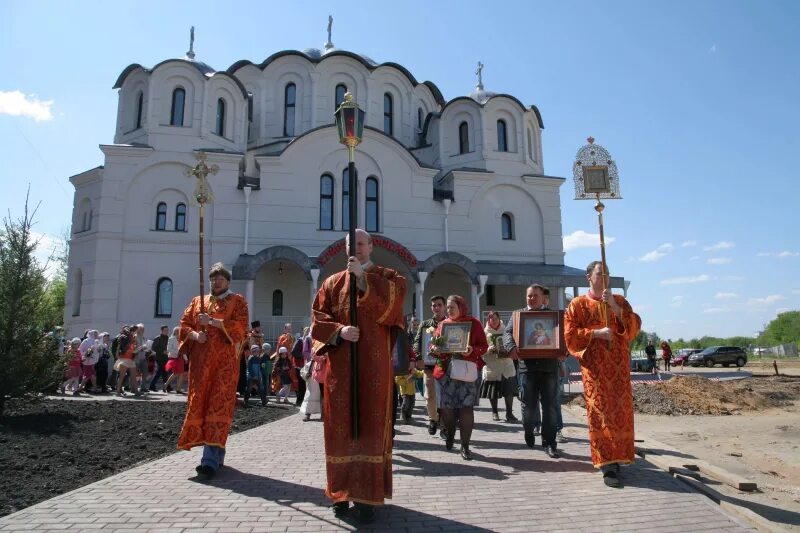 Служба в некрасовке в церкви. Храм воспитание в некрасовке. храм в некрасовке. храм божьей матери воспитание. храм богоматери воспитание в некрасовке под москвой.