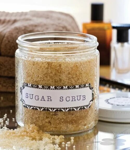 Been scrubbed. Скраб Sugar. Сахарный скраб домашний. Скраб из меда и сахара. Скраб сахар и мед для лица.