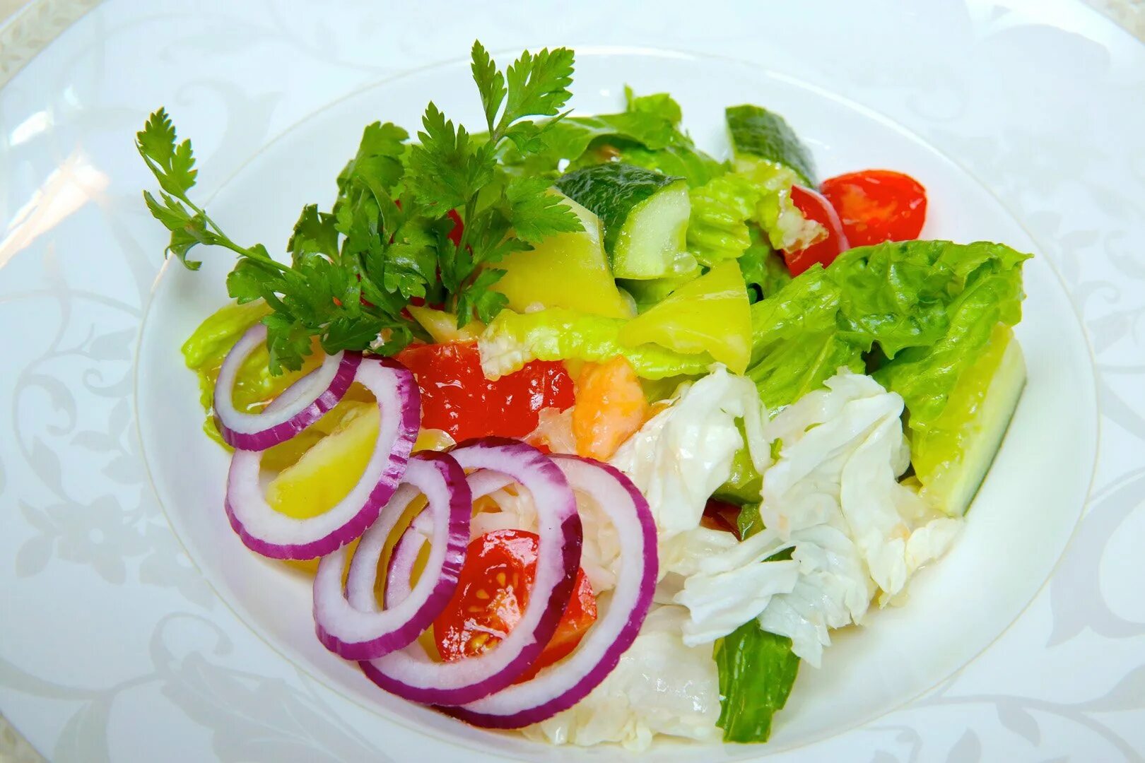 Овощной салат. Салат свежий. Овощной салат подача. Салат свежесть из овощей. Салат домашний.