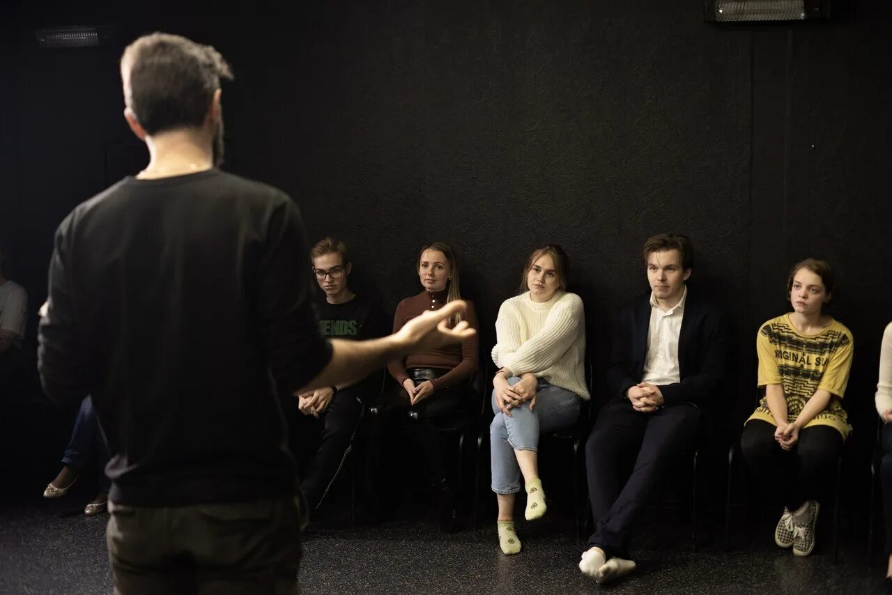 Театральная школа петербургская маска. Николай крюков сценическая речь. Мастер класс актерское мастерство. Уровень актерского мастерства. Петербургская маска театральная студия.