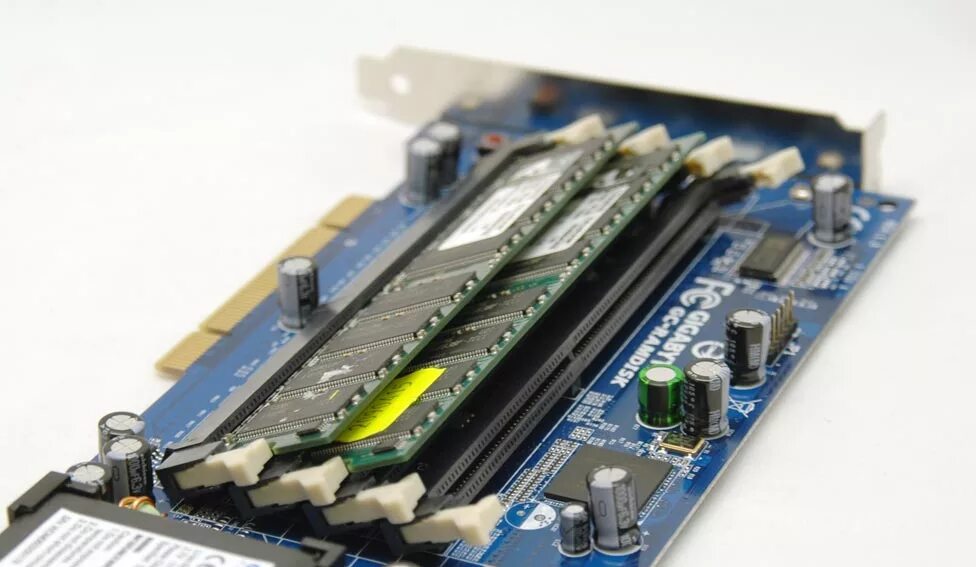 Ram Drive PCI ddr3. Ram диск ddr4 PCI-E. Gigabyte i-Ram (GC-RAMDISK). Рейзер для оперативной памяти ddr3. Слоты памяти ddr3