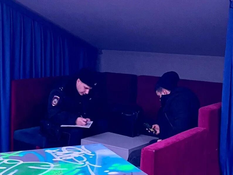Облава в ночном клубе спб. Ночной клуб рязань. Хххх калининград. Дискотека фото. Клуб картинки.