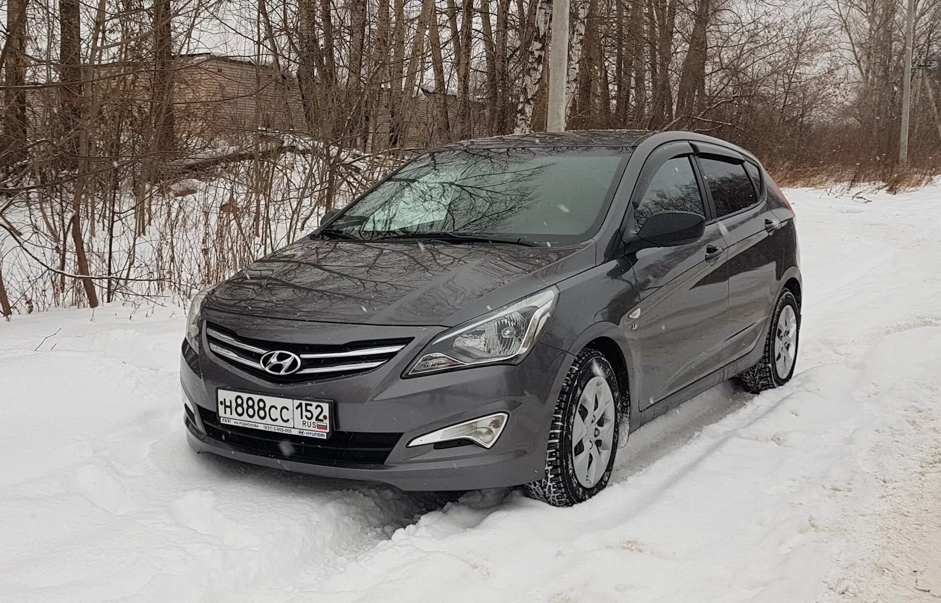 Хендай солярис 2015 года хэтчбек. Hyundai Solaris 2015 серый. Хендай Солярис 2015 года. Хендай Солярис 2016 серый. Серый Хендай Солярис 2015 хэтчбек.