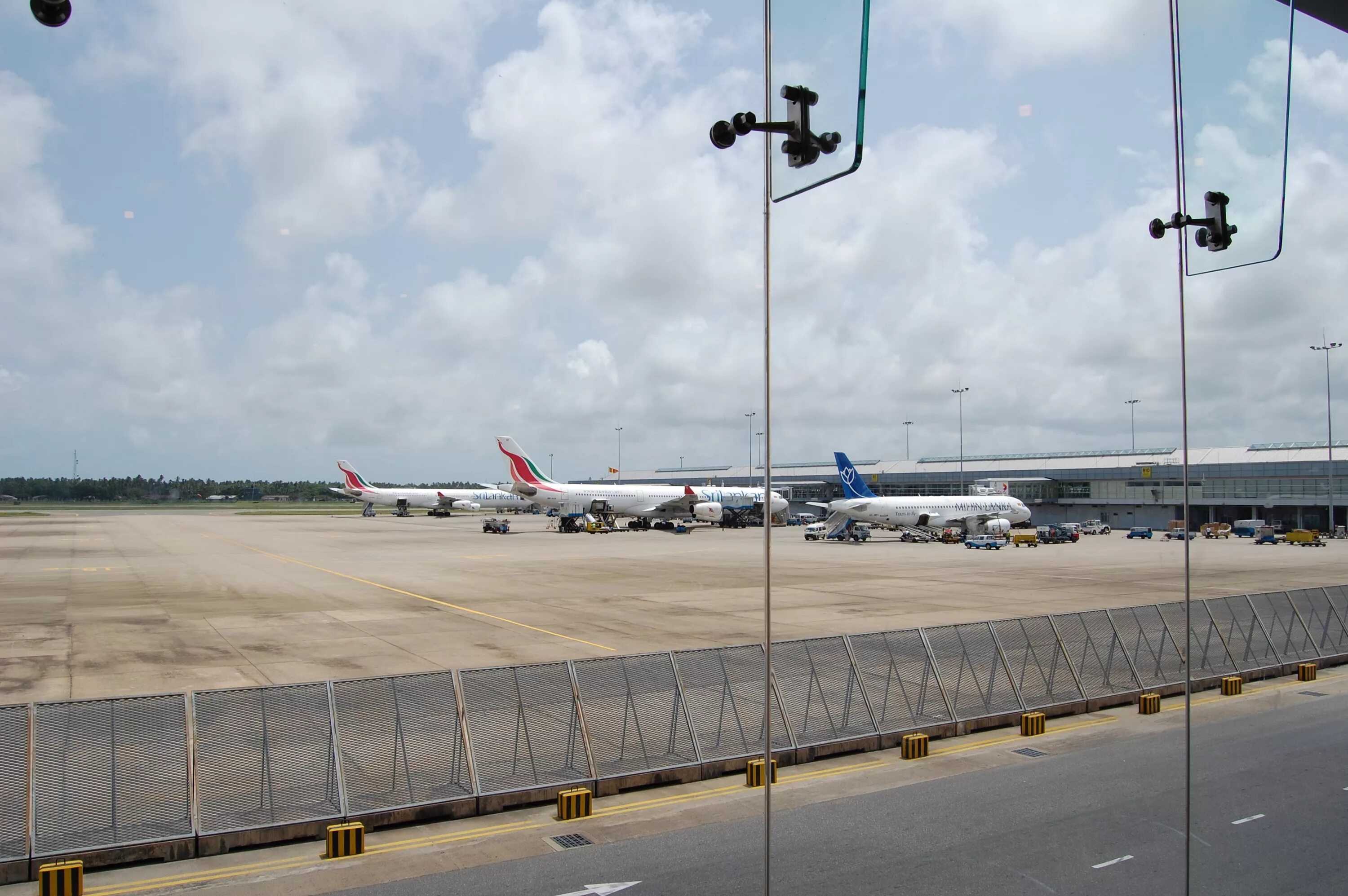 Международный аэропорт Бандаранаике. Аэропорт Коломбо Шри Ланка. Аэропорт Шри Ланка Международный. Шри Ланка аэропорт Бандаранайке. Шри ланка аэропорт вылет