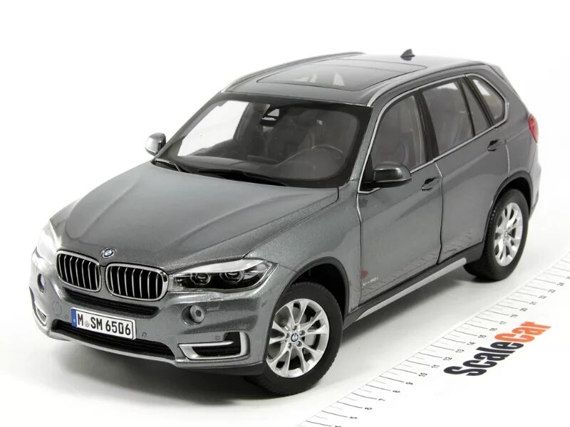 Моделька бмв х5. Bmw x5 g05 модель коллекционная. bmw x5 g05 1/18. модель 1 18 bmw x5. модель бмв х5 g05 игрушка.