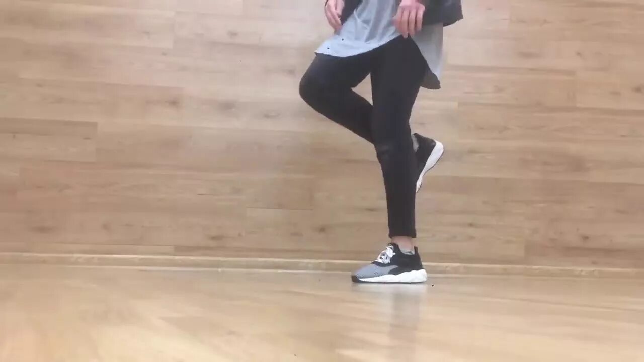Видео танцы шафл на каблуках. Шафл танец. шафл фото. shuffle танец. шафл танец картинки.