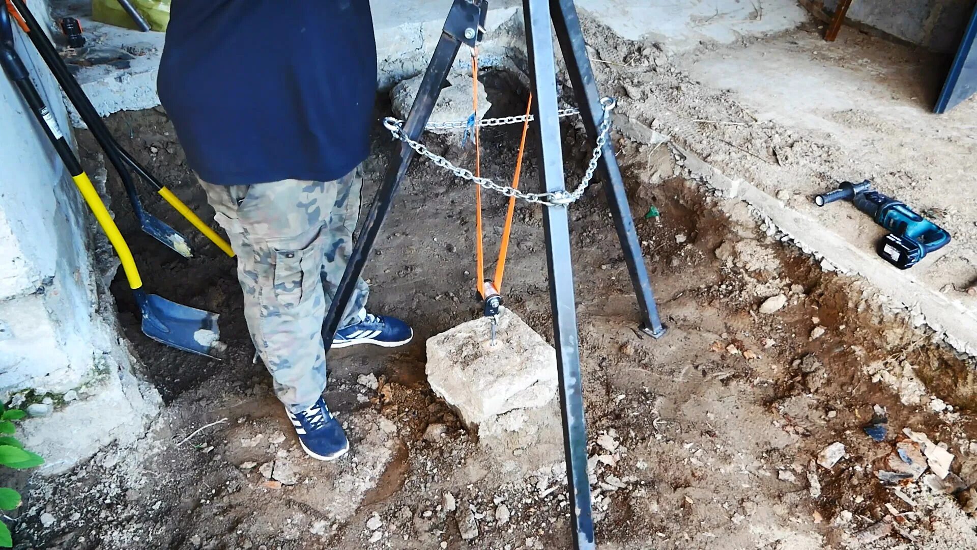 Вытащить камень из земли. Перемещение больших камней. Как сломать камень. Ведро копать колодец. Вытащить камень из земли.