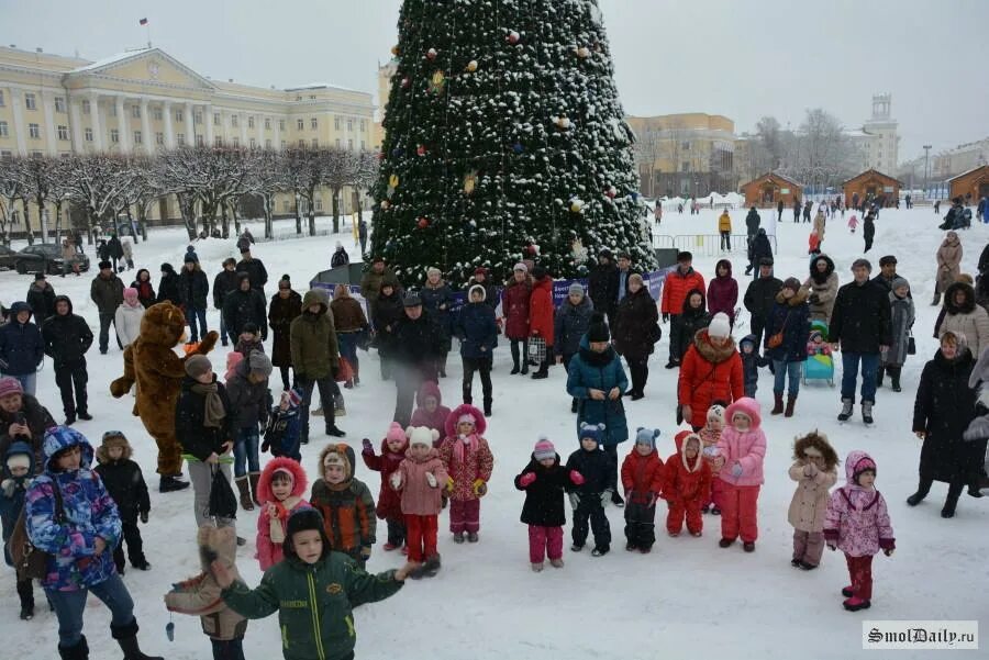 Смоленск новый год 2022. Новогодние представления дк баз краснотурьинск. Дк профсоюзов смоленск афиша. Гуляние в новогоднюю ночь. Смоленск новый год.