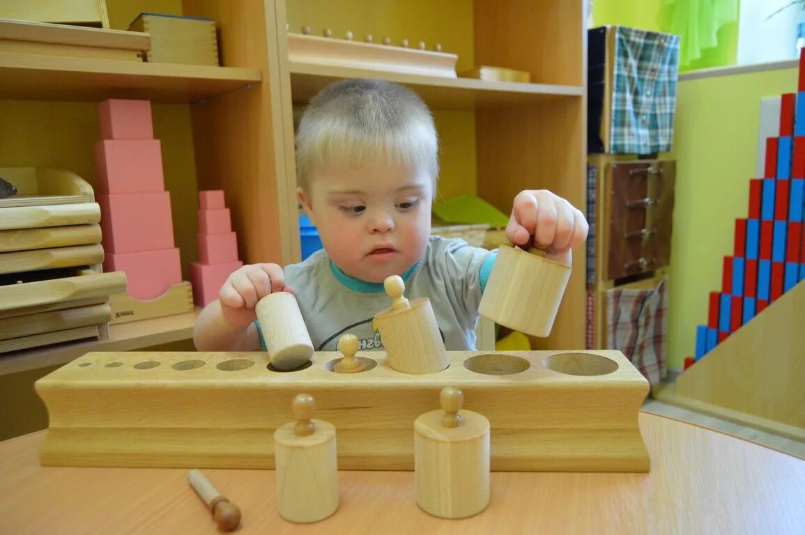 Мария монтессори методика. Сенсорная зона марии монтессори. Методика воспитания монтессори. Метод марии монтессори. Метод марии монтессори для детей.