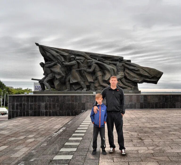 площадь 30 летия. памятник стелла ульяновск. монумент 30 летия победы ульяновск. памятник обелиск вечной славы в ульяновске. площадь 30 летия.