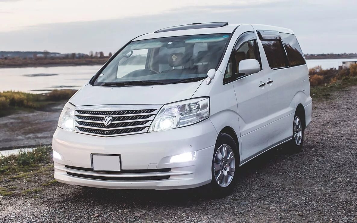 Тойота виш 6 мест. Тойота альфард 7 мест. Toyota sienna 8 мест. Тойота 6 мест. Альфард 7 местный.