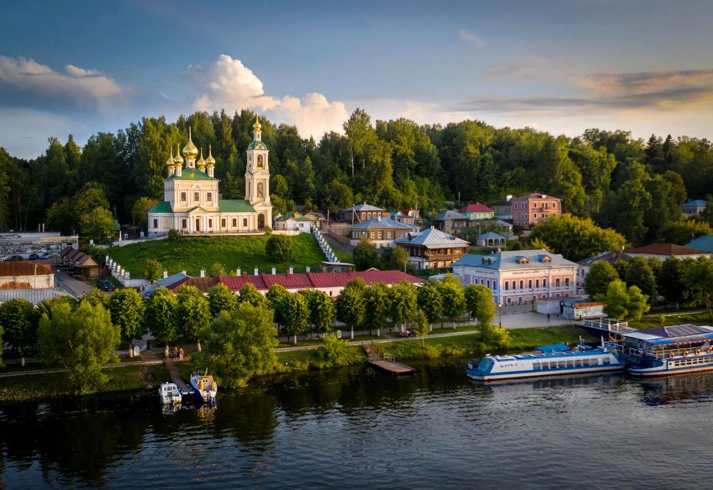 Плёс город. Г Плес Ивановской области. Город Плес Ивановской области достопримечательности. Лес Ивановской области.