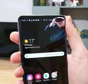 Пользователи оценили расположение фронтальной камеры Samsung galaxy s10.